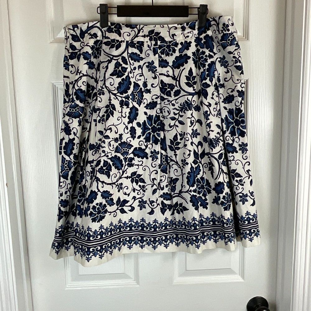 Talbots Women Navy Blue White Floral Skirt Lightweight Cotton Pleated A Line H2 - Picture 3 of 12